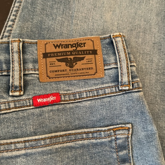 Wrangler relaxed boot cut NWT 34/30 - Picture 3 of 9